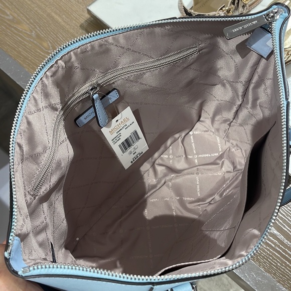 MICHAEL KORS Charlotte Large Leather Top-Zip Tote
Vista Blue 
NWT - Picture 12 of 16